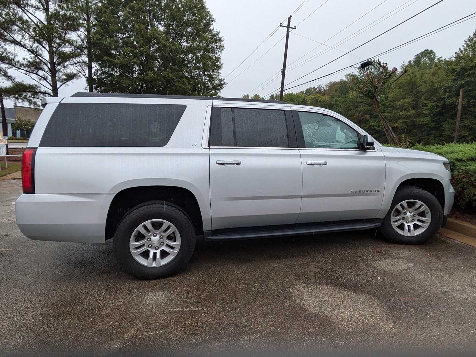 2019 Chevrolet Suburban LT 2