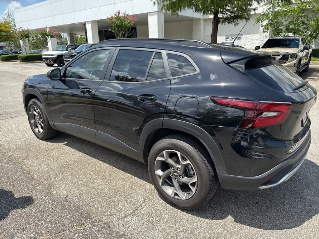 Thumbnail: 2024 Chevrolet Trax - 3