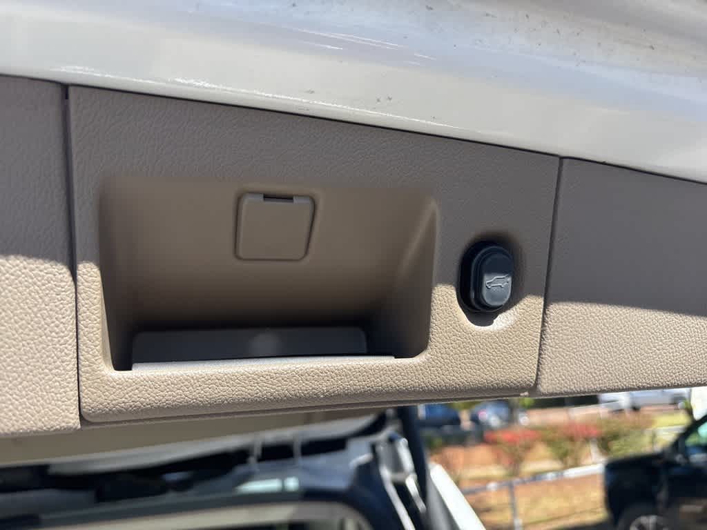 Thumbnail: 2018 Chevrolet Suburban - 33