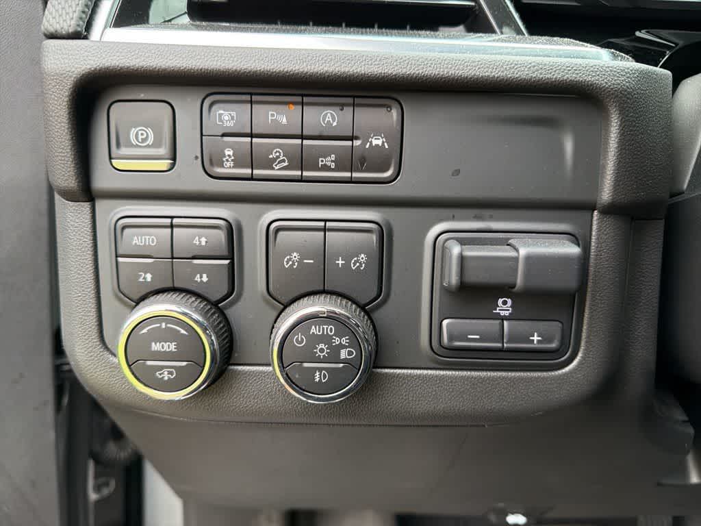 Thumbnail: 2025 Chevrolet Tahoe - 15