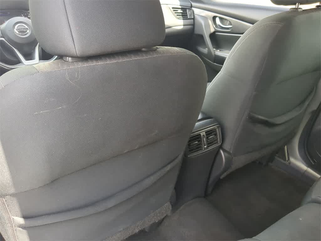 2018 Nissan Rogue SV 19