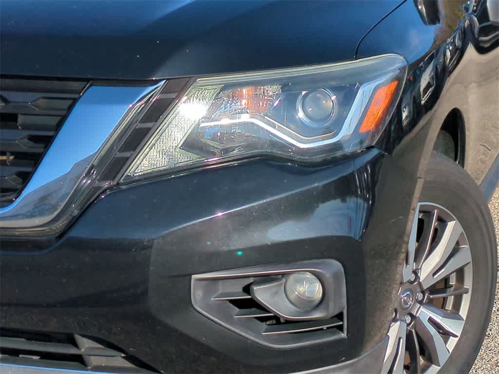 Thumbnail: 2017 Nissan Pathfinder - 11