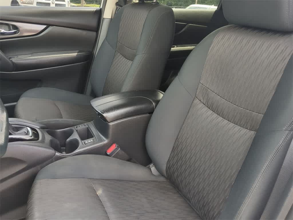 2018 Nissan Rogue SV 17