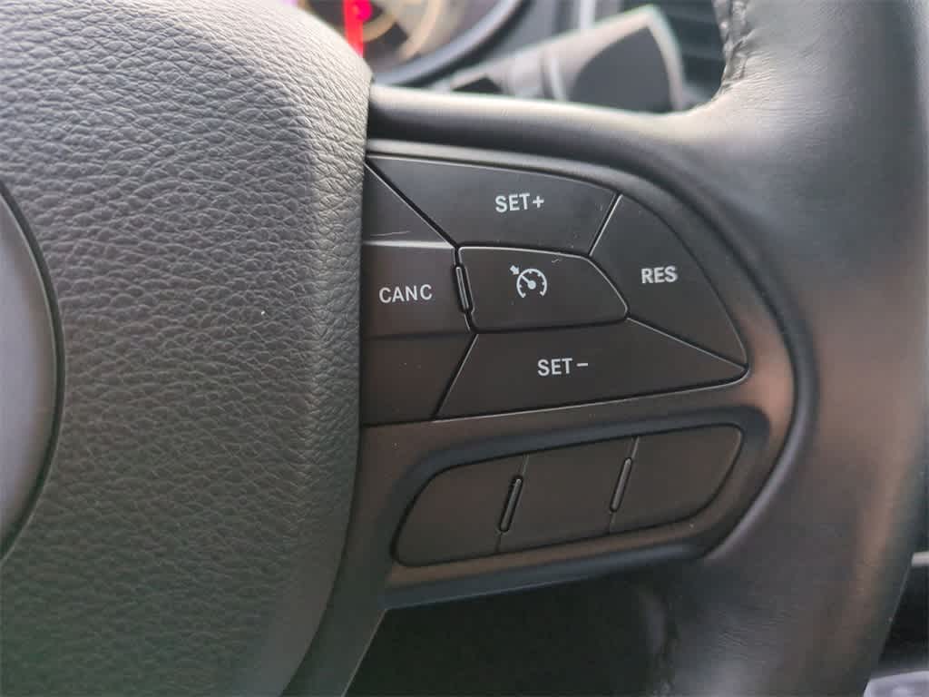 Thumbnail: 2019 Jeep Cherokee - 25