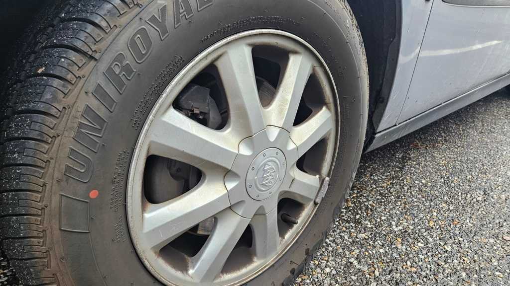 Thumbnail: 2006 Buick LaCrosse - 16