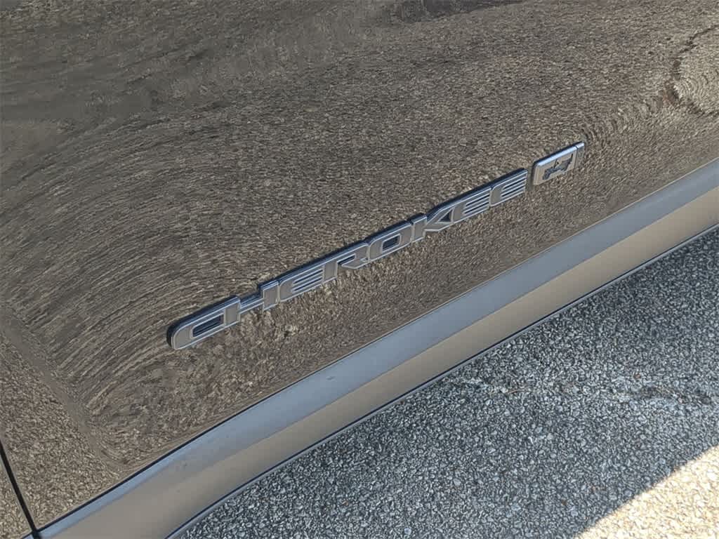 Thumbnail: 2021 Jeep Cherokee - 13