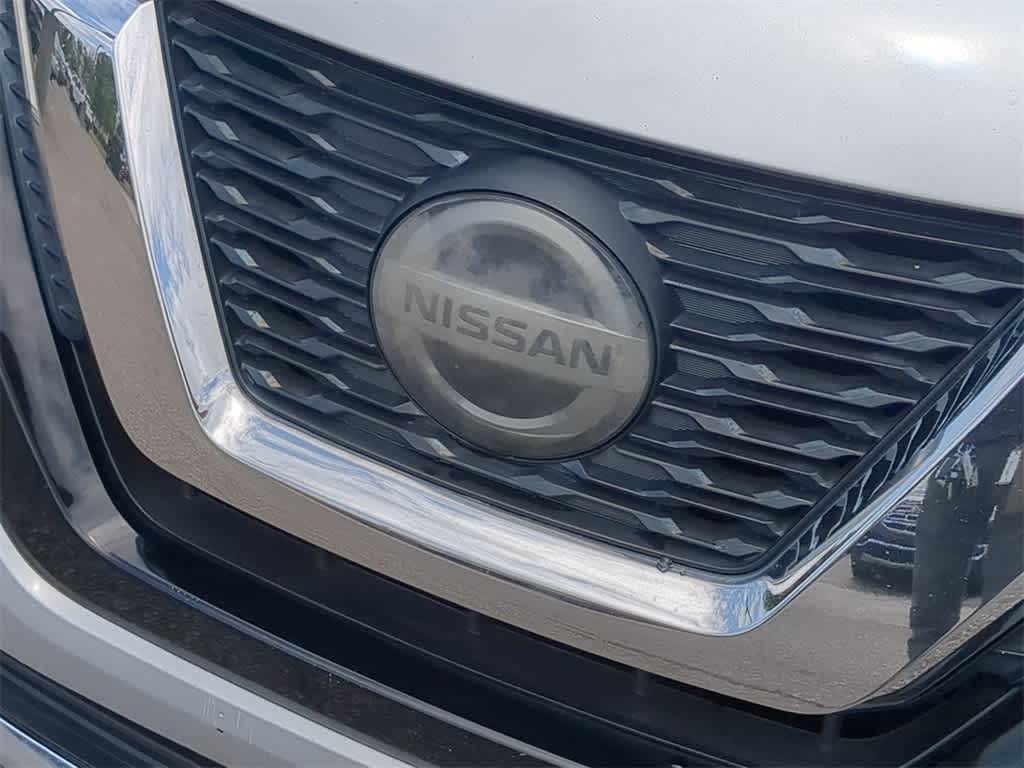 2018 Nissan Rogue SV 12