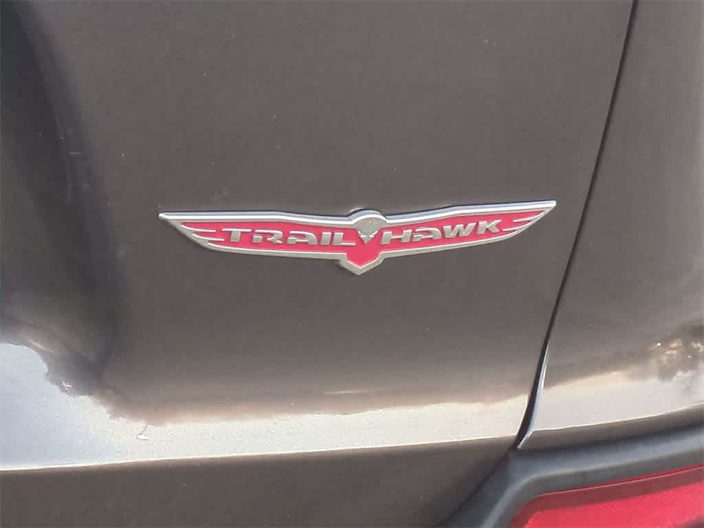 Thumbnail: 2019 Jeep Cherokee - 13