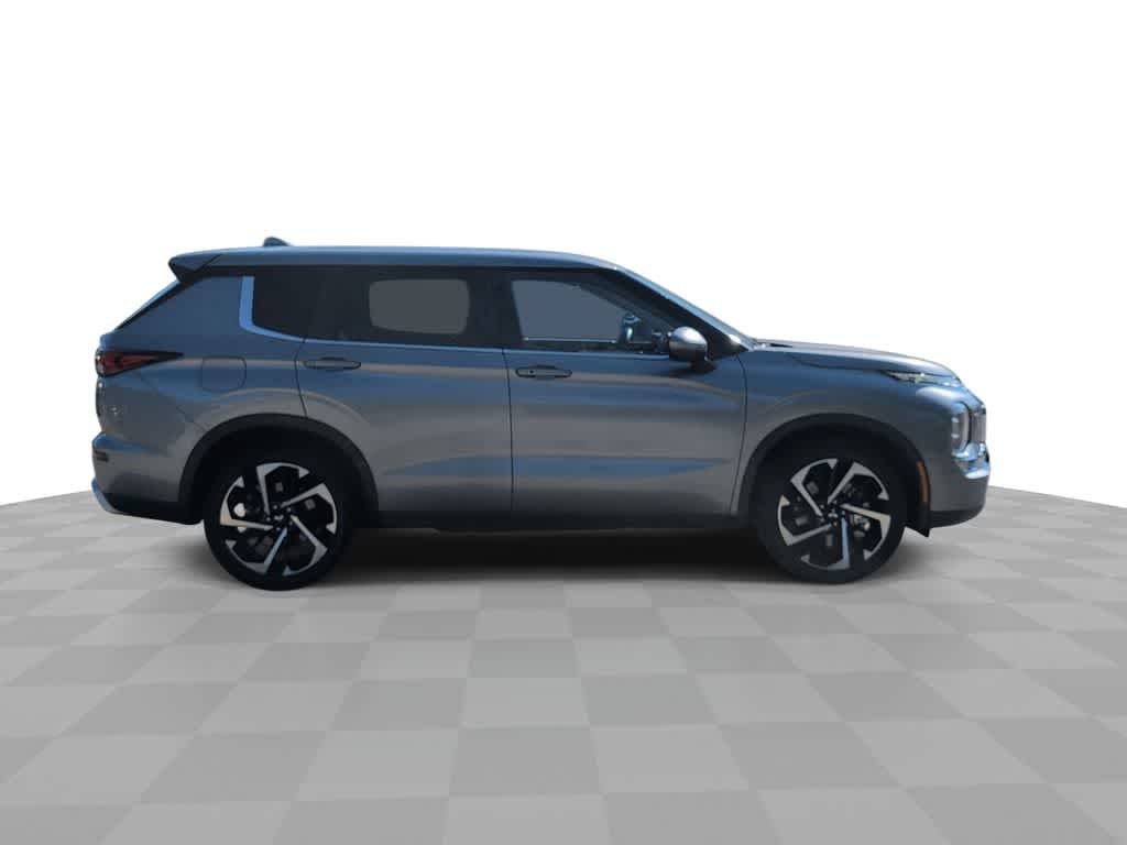 Thumbnail: 2022 Mitsubishi Outlander - 9