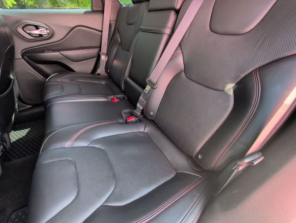 Thumbnail: 2019 Jeep Cherokee - 21