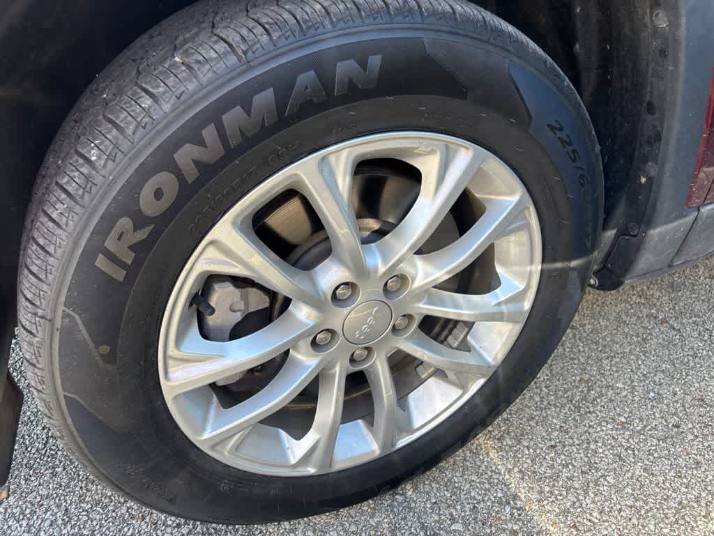 Thumbnail: 2019 Jeep Cherokee - 2