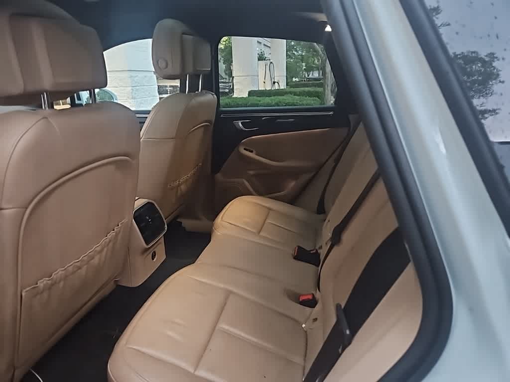 2021 Porsche Macan S 8