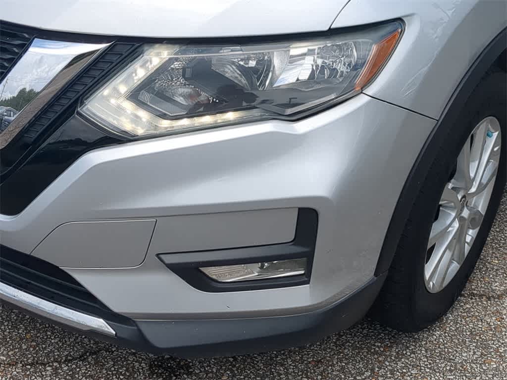 2018 Nissan Rogue SV 11