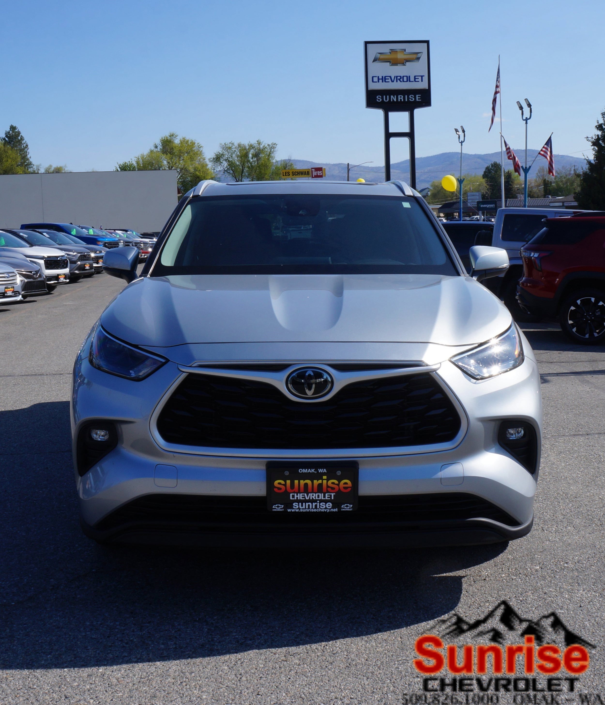 Used 2022 Toyota Highlander XLE with VIN 5TDGZRBH0NS229066 for sale in Omak, WA