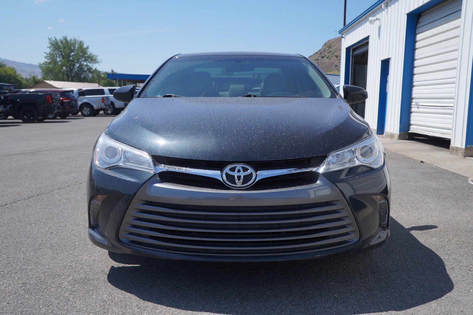 Used 2017 Toyota Camry XLE with VIN 4T1BF1FK6HU285812 for sale in Omak, WA