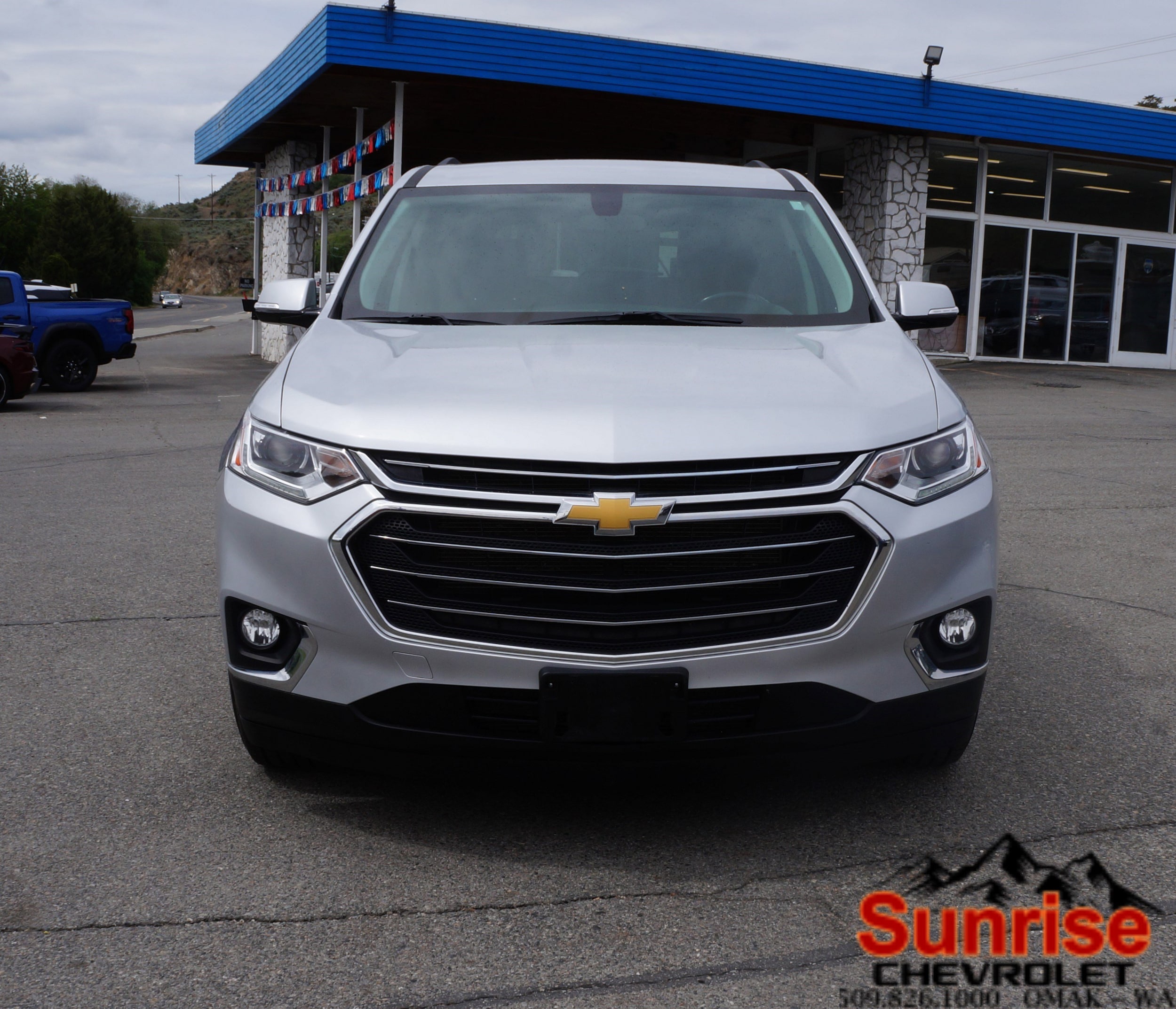 Used 2020 Chevrolet Traverse 1LT with VIN 1GNEVGKW6LJ220511 for sale in Omak, WA
