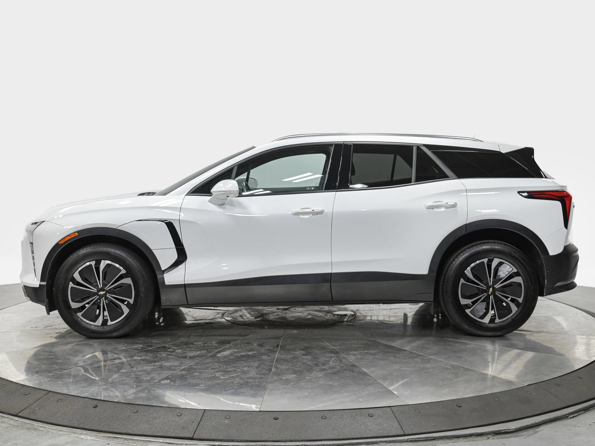 Used 2024 Chevrolet Blazer EV LT with VIN 3GNKDBRJ2RS249868 for sale in Queens, NY