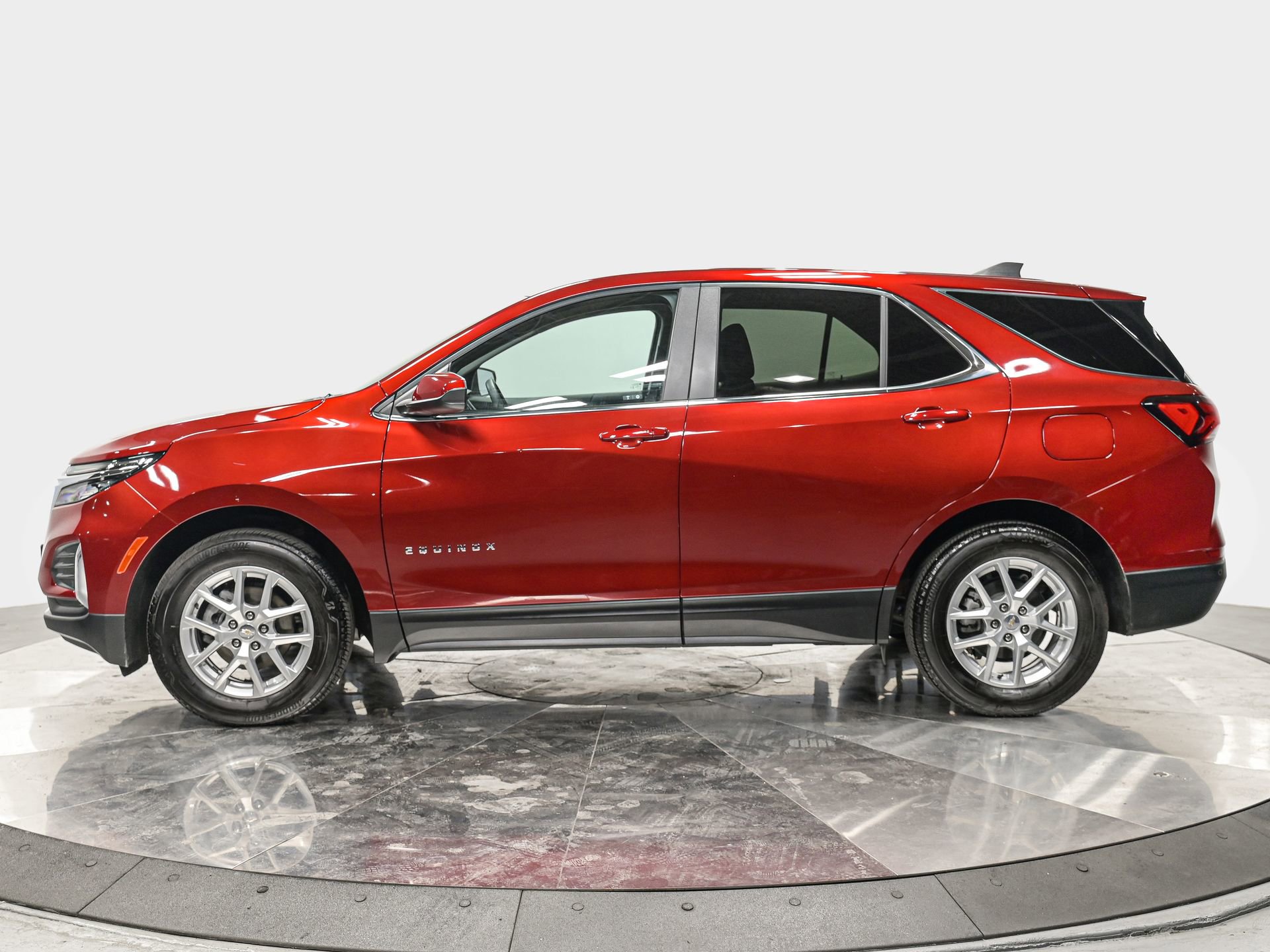 2024 Chevrolet Equinox LT photo 2