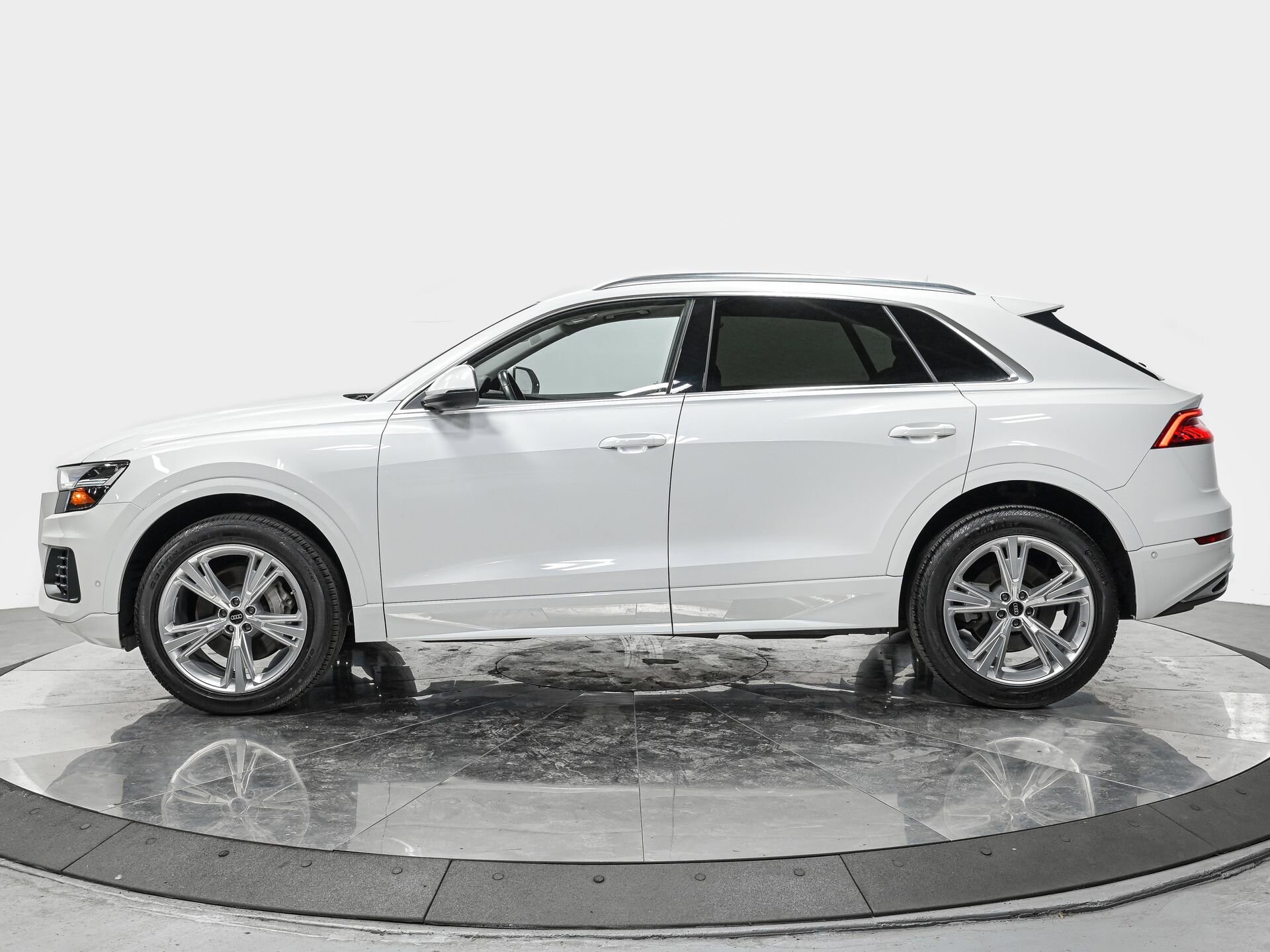 2022 Audi Q8 55 Premium Plus photo 2