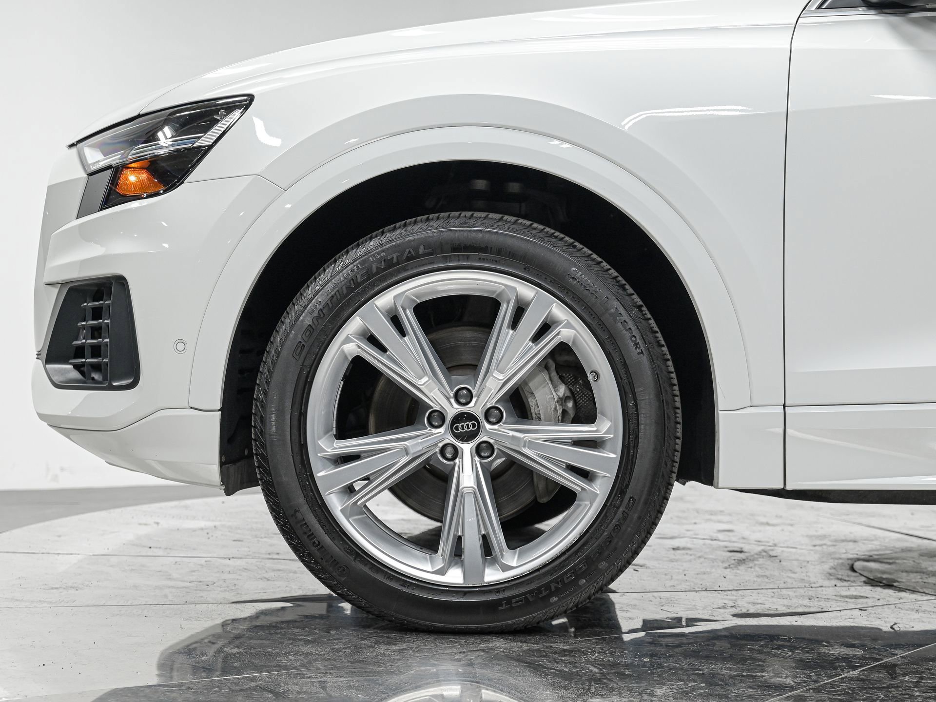 2022 Audi Q8 55 Premium Plus photo 3