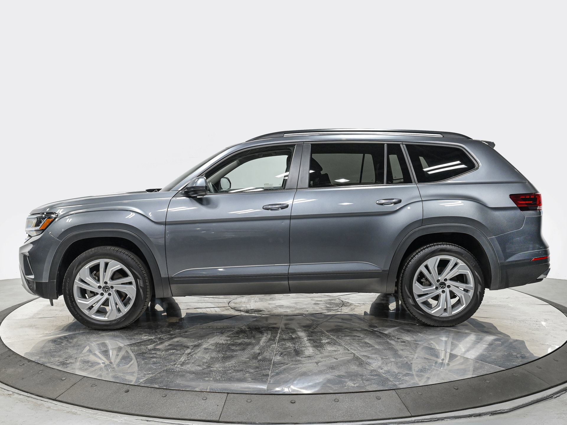 2021 Volkswagen Atlas SE Technology photo 2