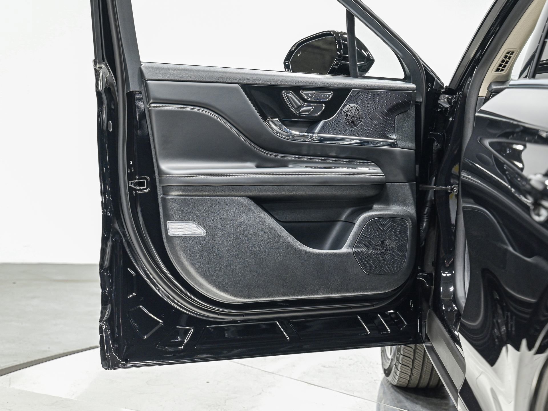 2025 Lincoln Corsair Grand Touring - Photo 12