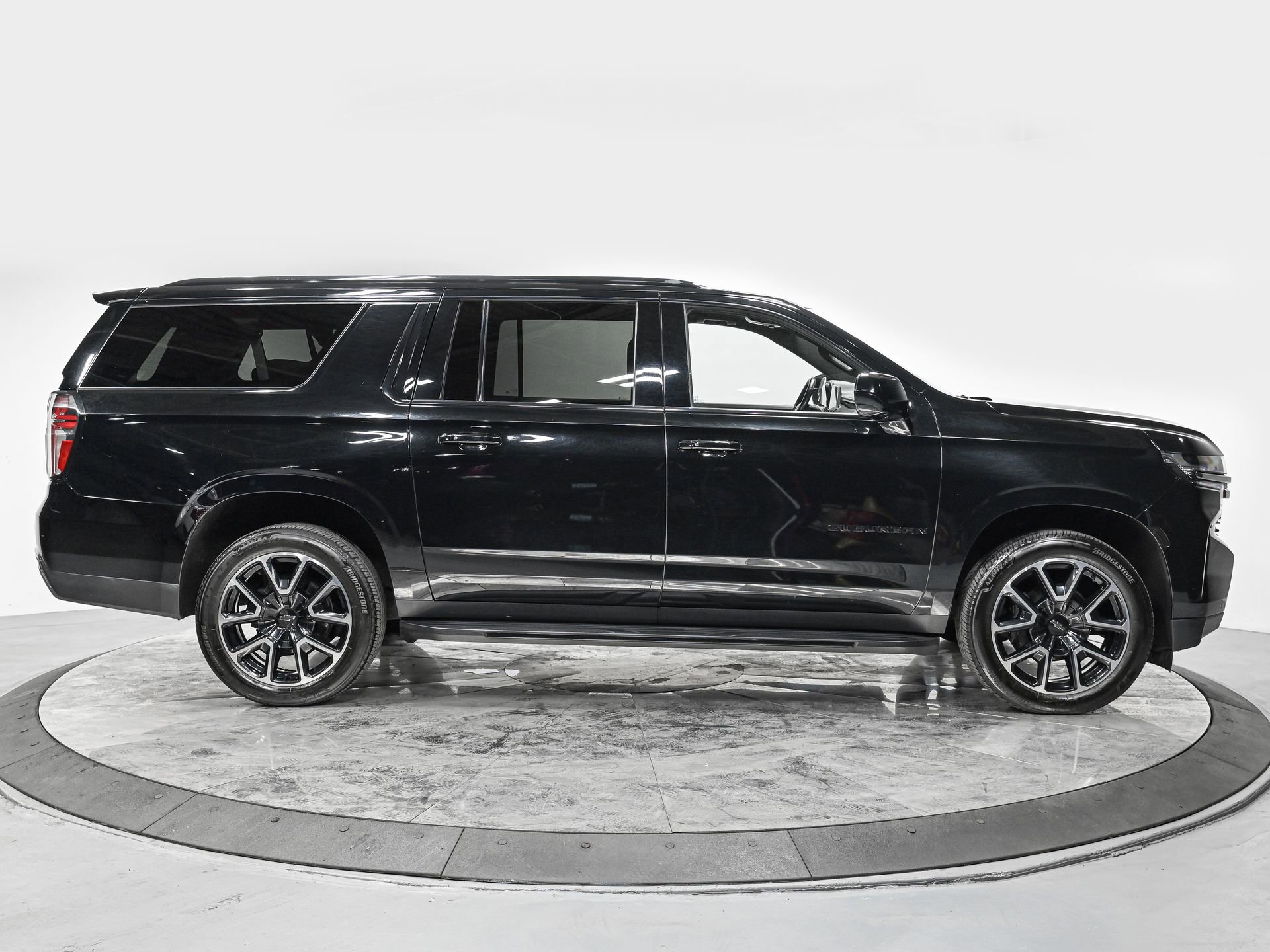 2022 Chevrolet Suburban RST - Photo 8