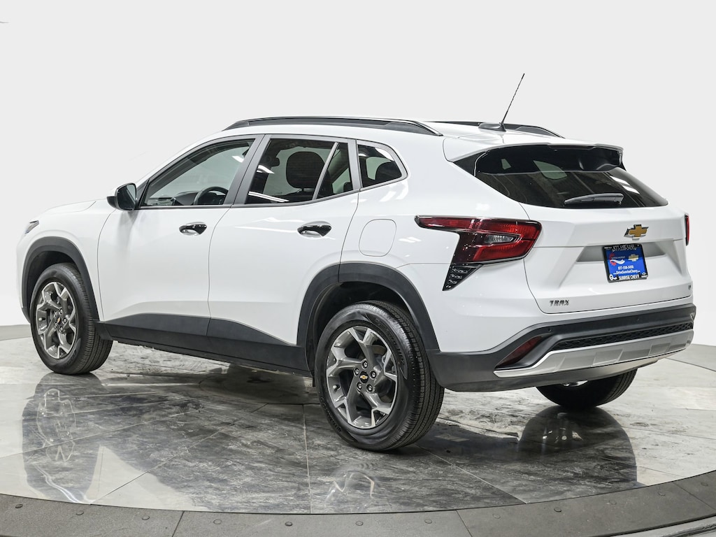 Used 2025 Chevrolet Trax LT SUV