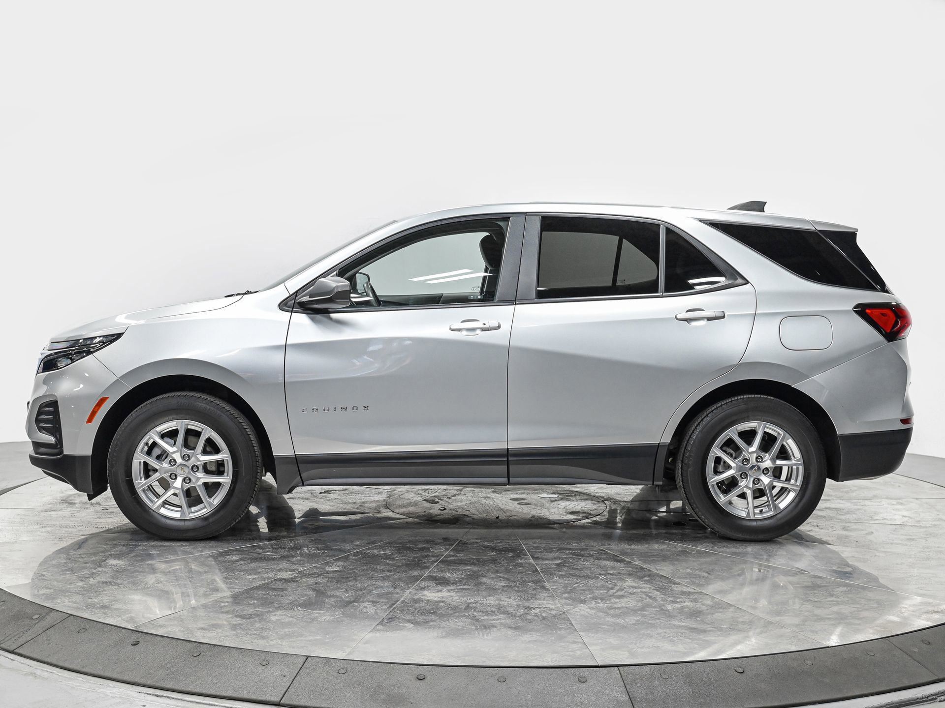 Used 2022 Chevrolet Equinox LS with VIN 3GNAXSEV8NS167133 for sale in Forest Hills, NY