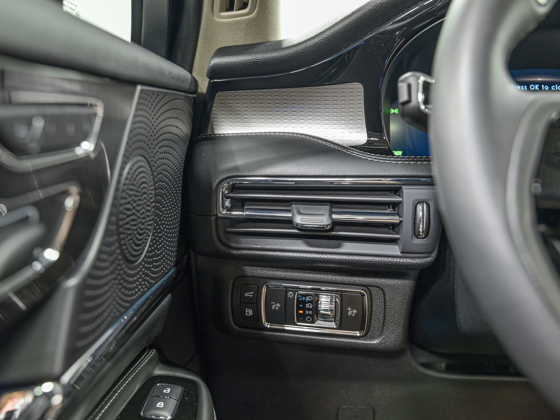 2025 Lincoln Corsair Grand Touring - Photo 17