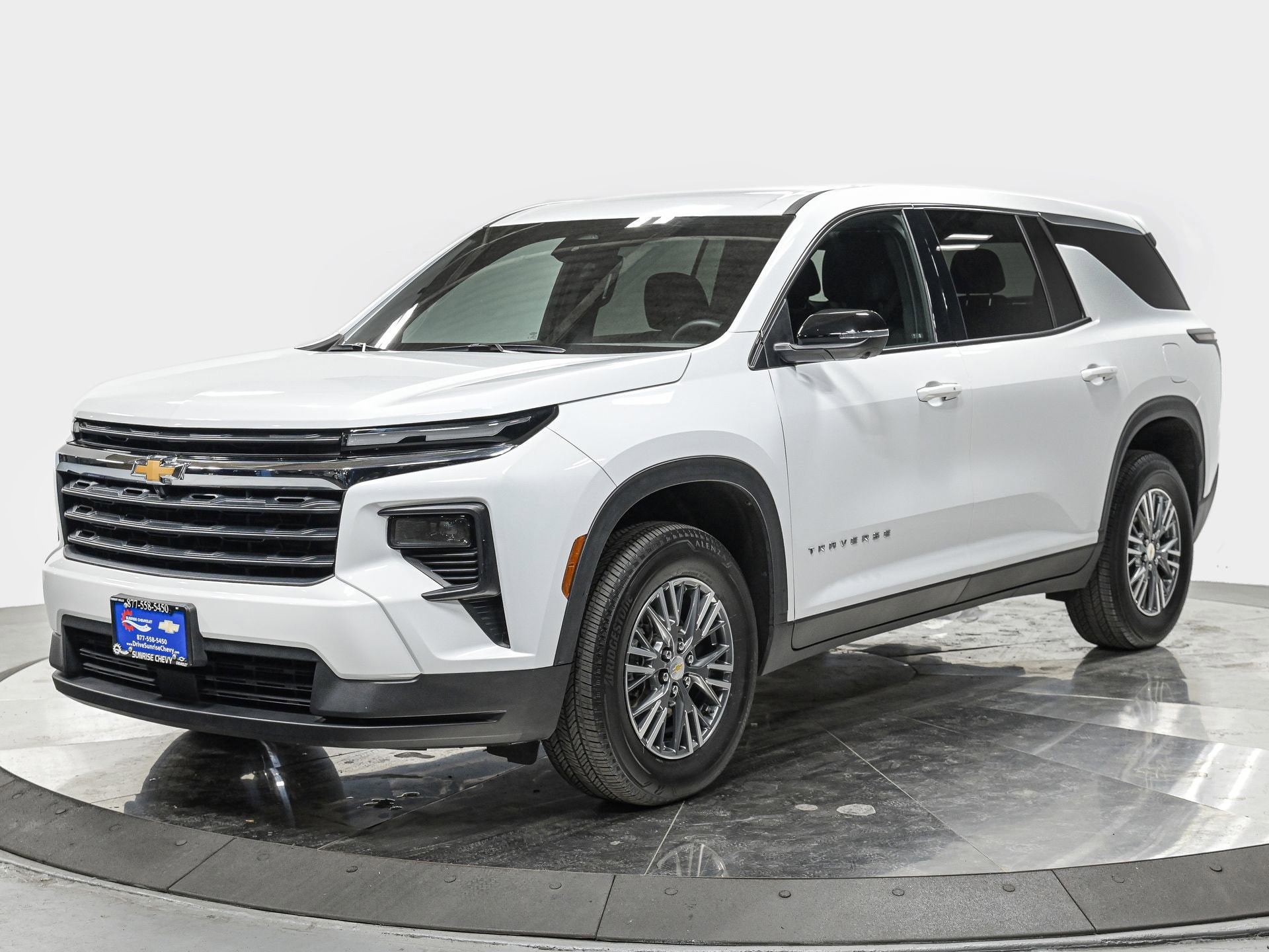 2024 Chevrolet Traverse LS's photo