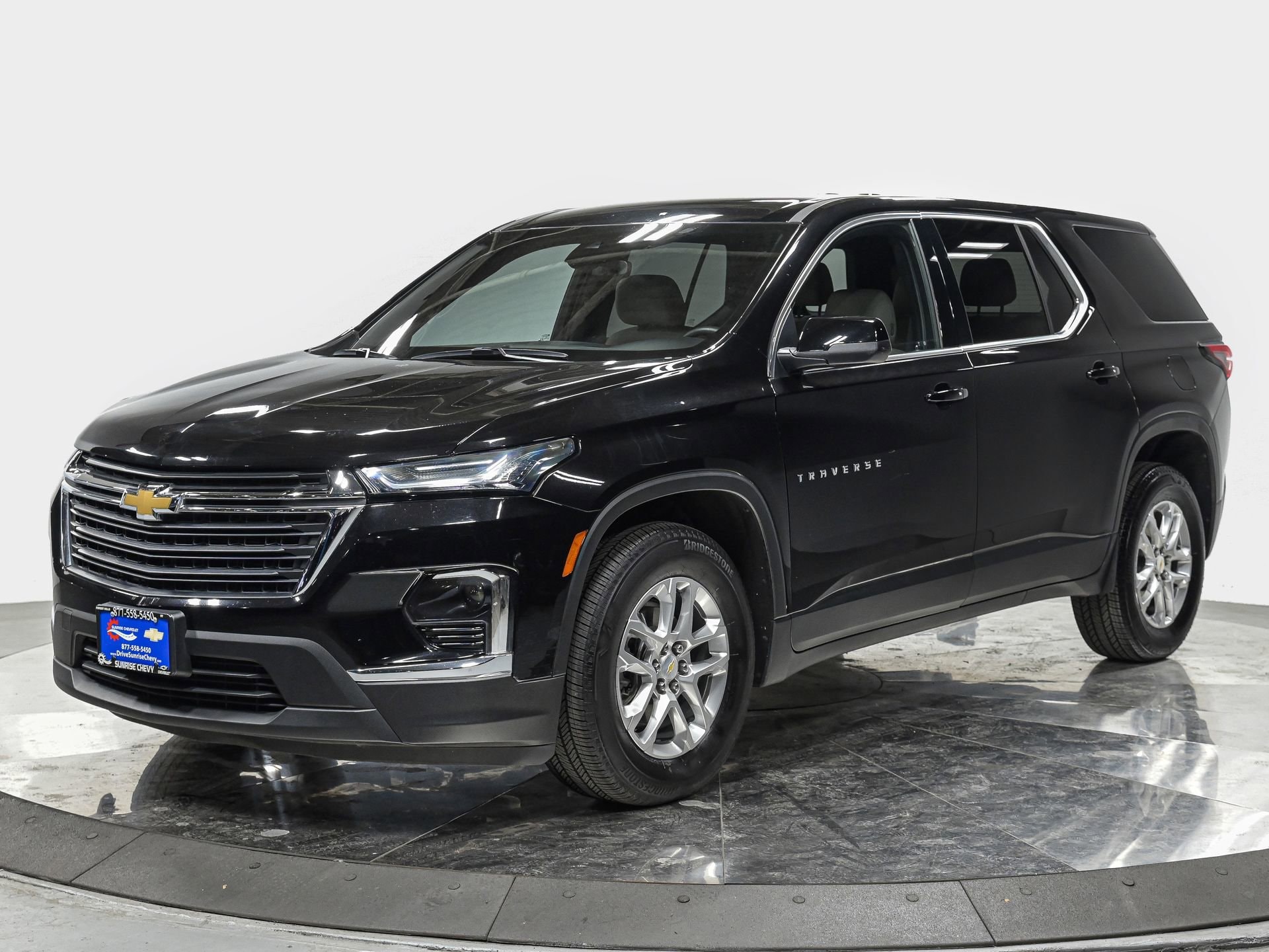 2023 Chevrolet Traverse LS's photo