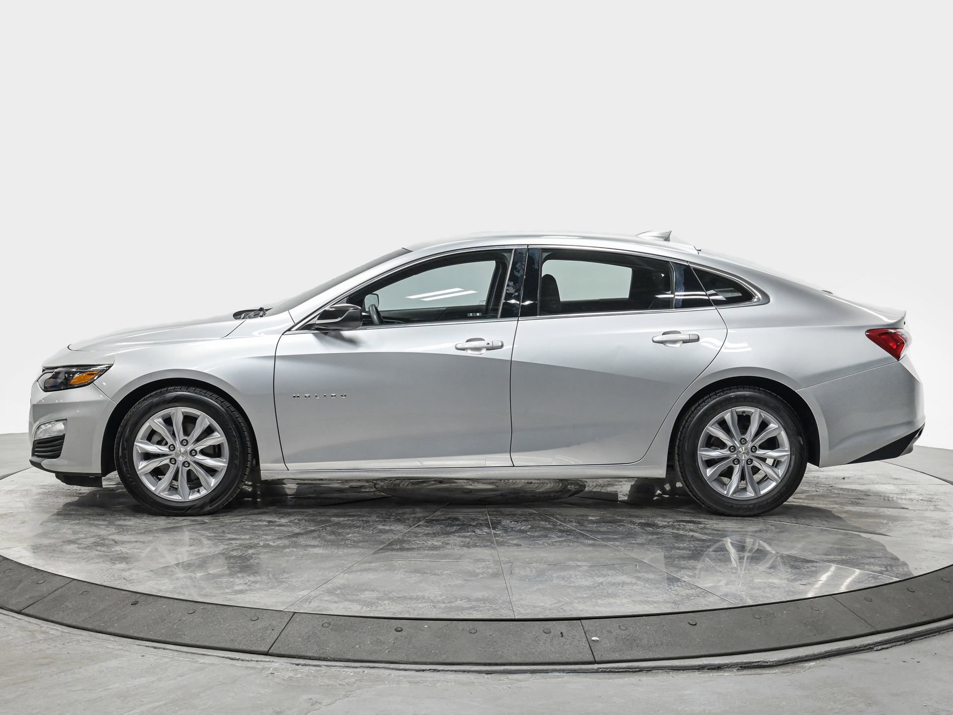Used 2019 Chevrolet Malibu 1LT with VIN 1G1ZD5STXKF117092 for sale in Queens, NY