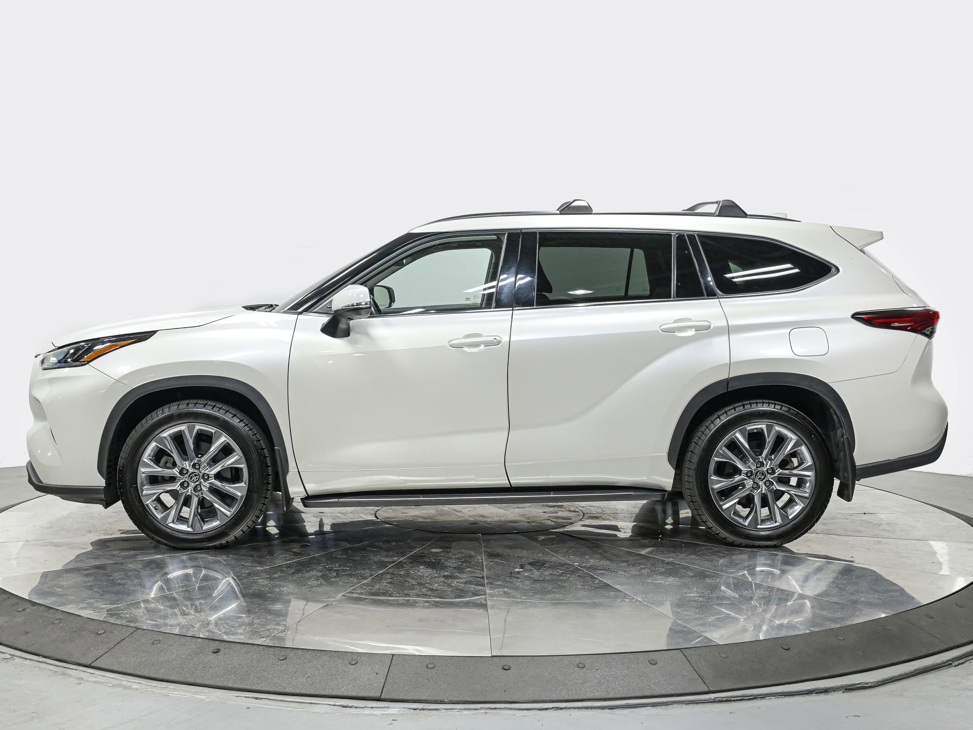 2020 Toyota Highlander Hybrid Limited photo 2