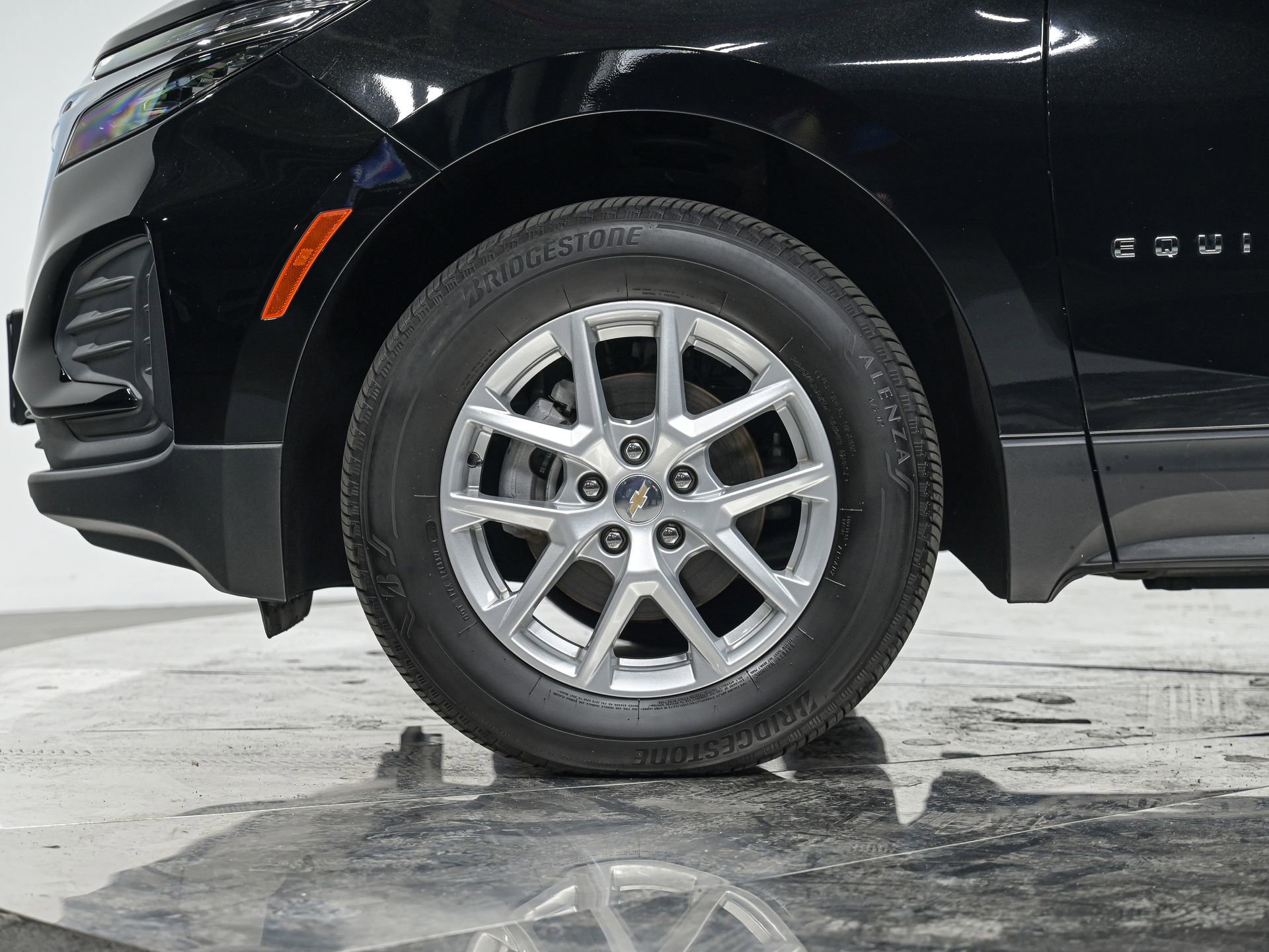 2023 Chevrolet Equinox LS photo 3