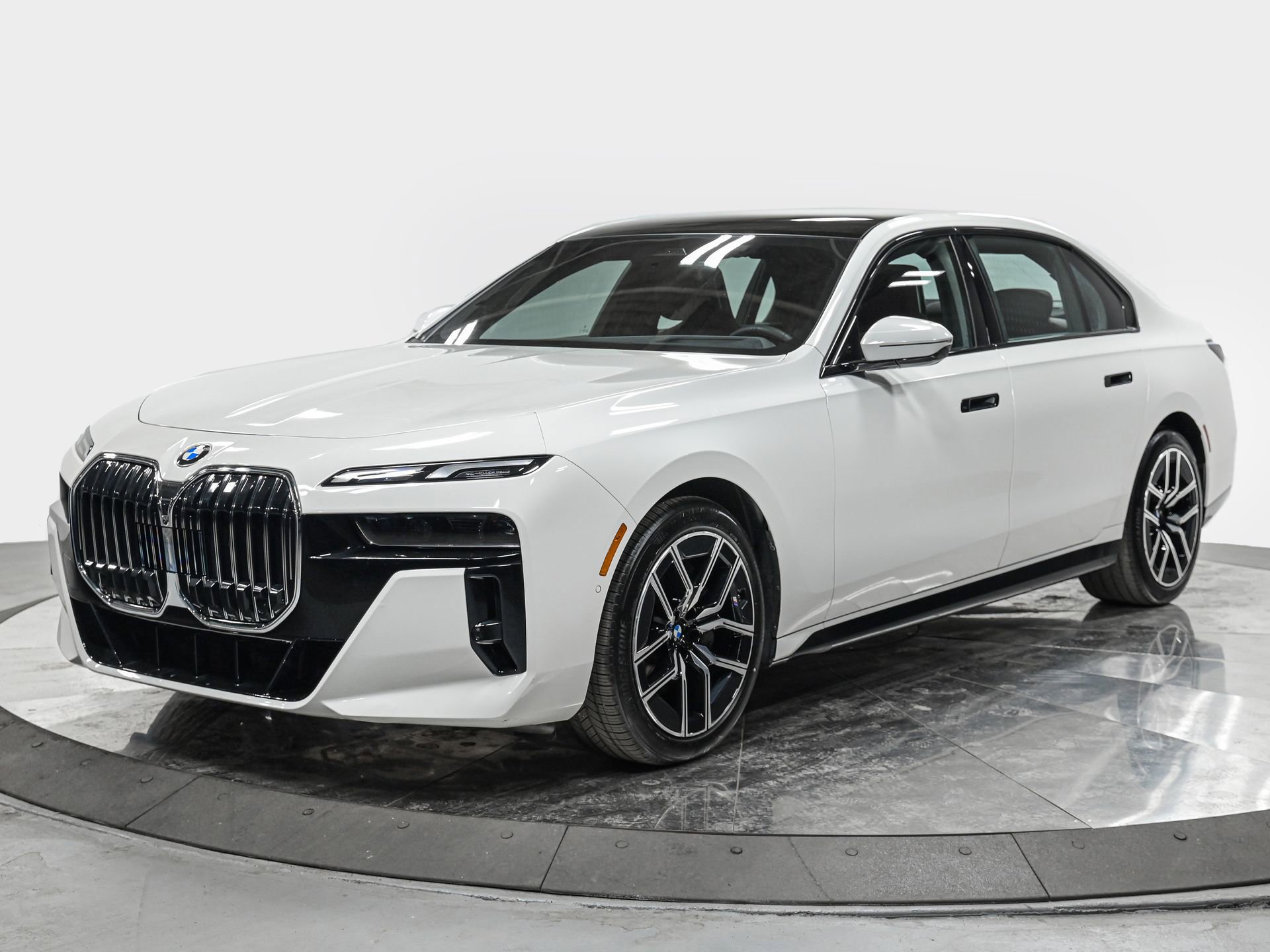 2025 BMW 7 Series 740i xDrive Sedan's photo
