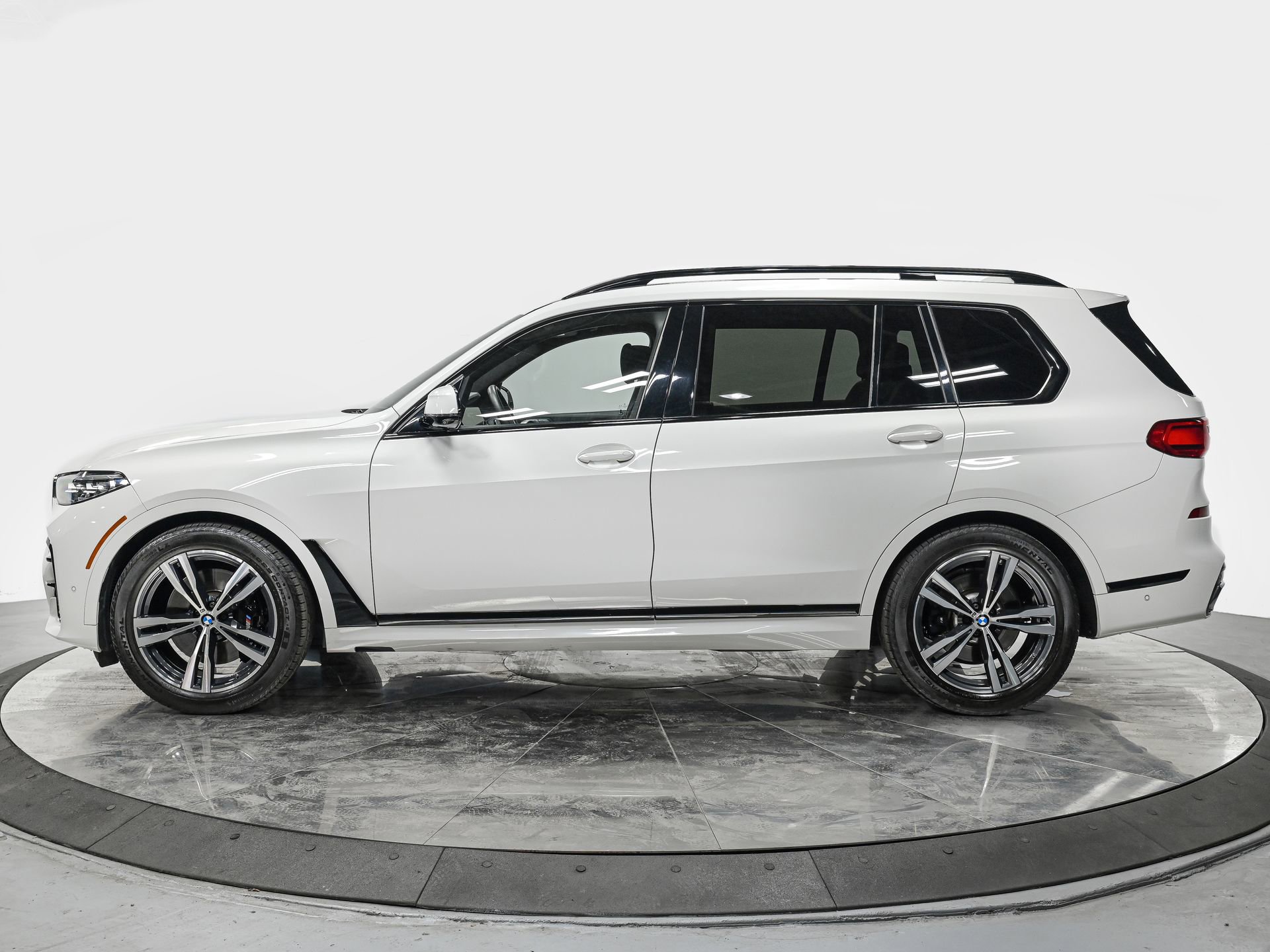 Used 2022 BMW X7 40i with VIN 5UXCW2C0XN9M45253 for sale in Forest Hills, NY