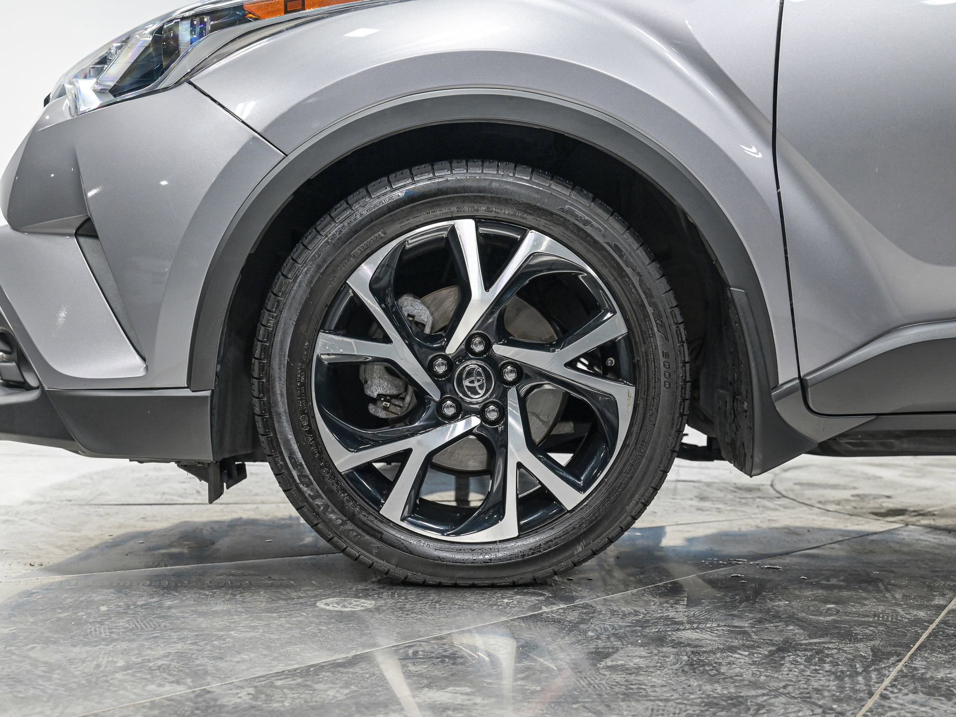 2019 Toyota C-HR LE photo 3