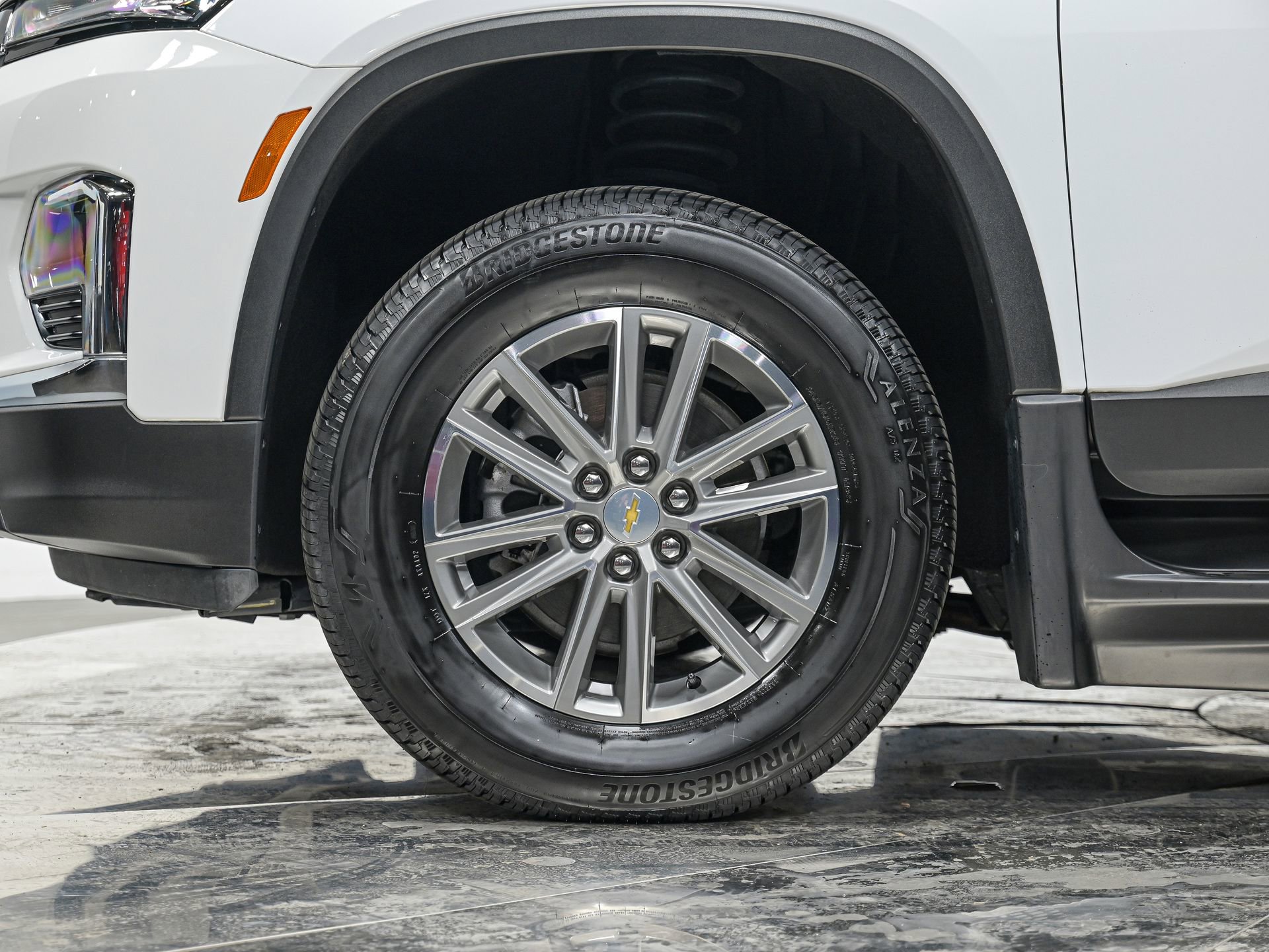 2023 Chevrolet Traverse Cloth photo 3