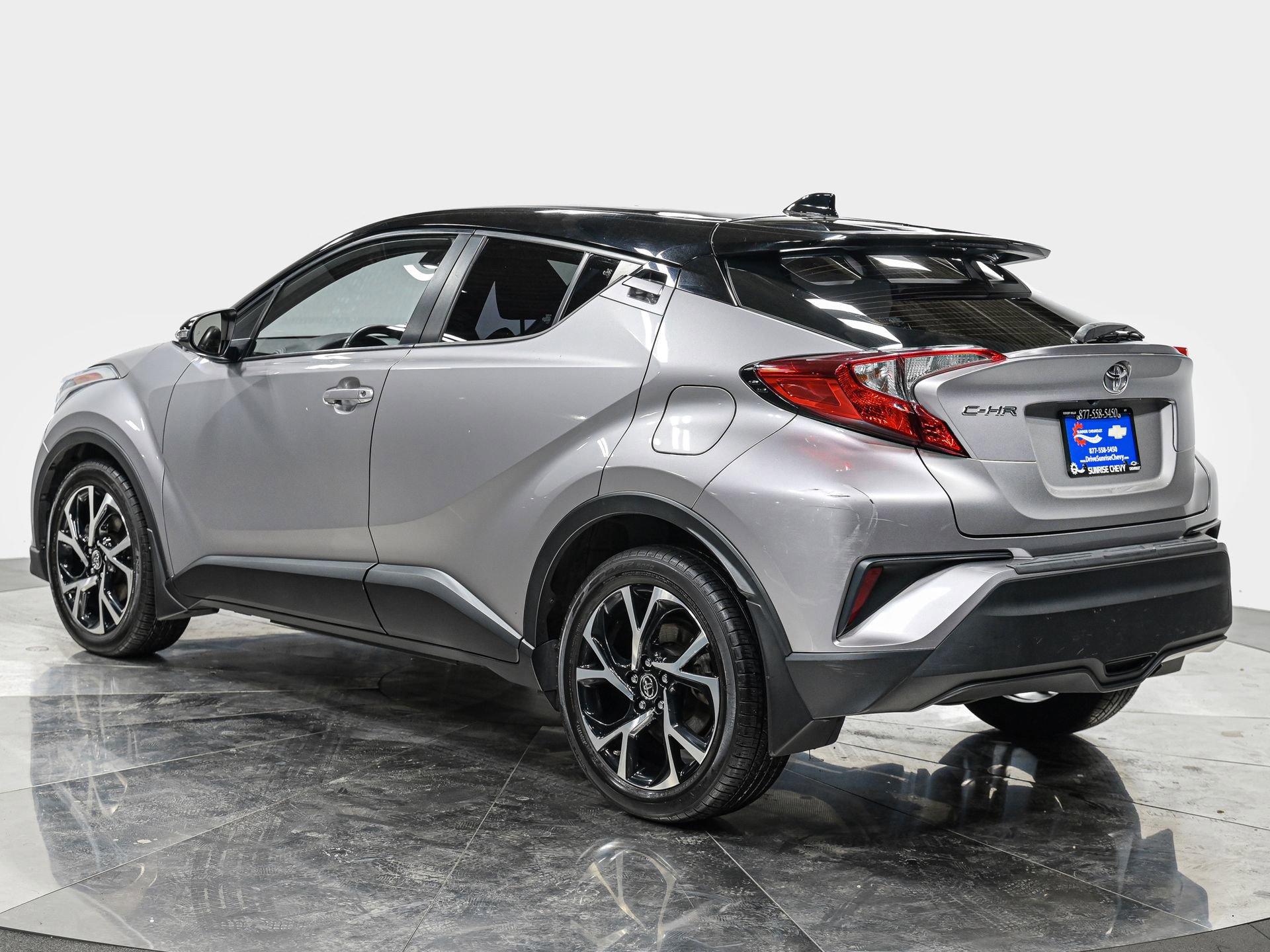 2019 Toyota C-HR LE photo 4