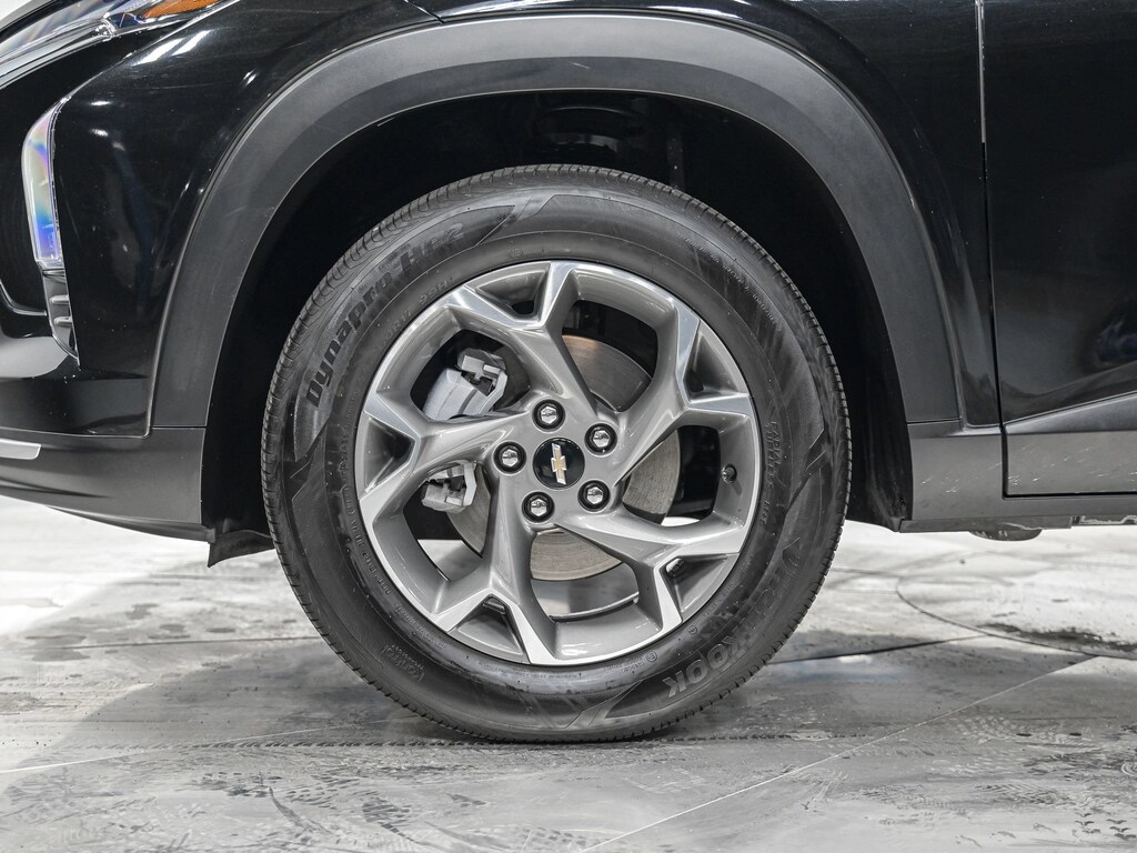 Used 2025 Chevrolet Trax LT SUV