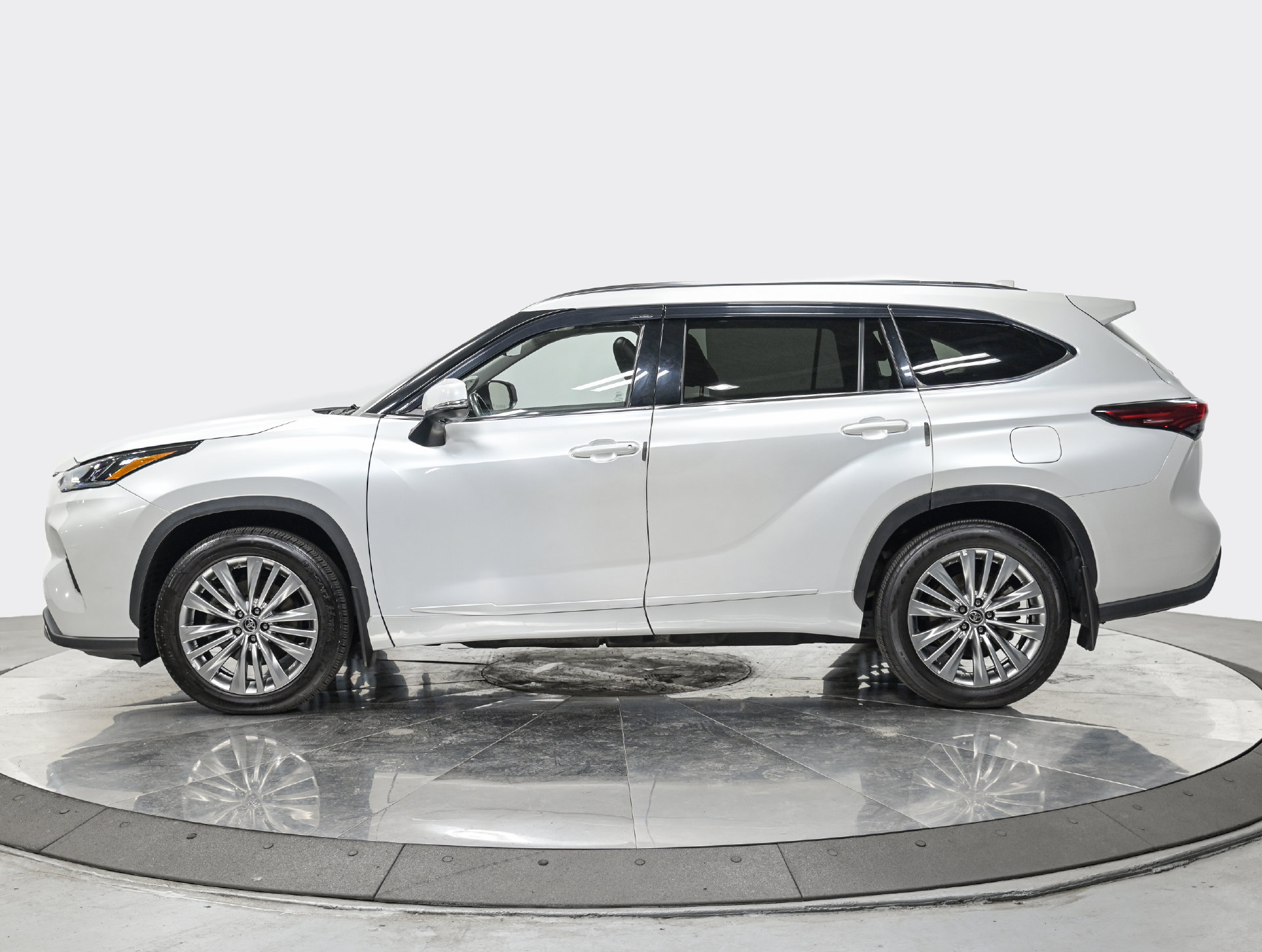 Used 2023 Toyota Highlander L SUV