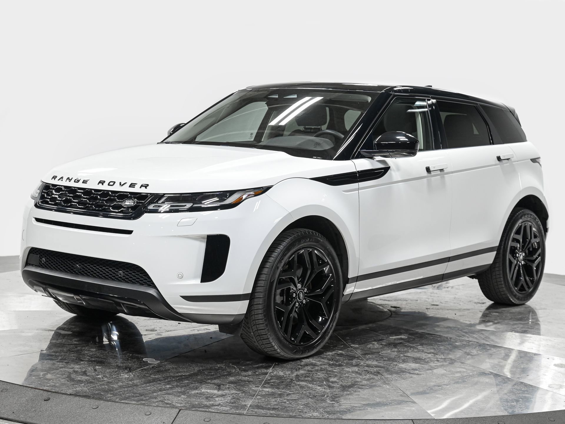 2023 Land Rover Range Rover Evoque SE's photo