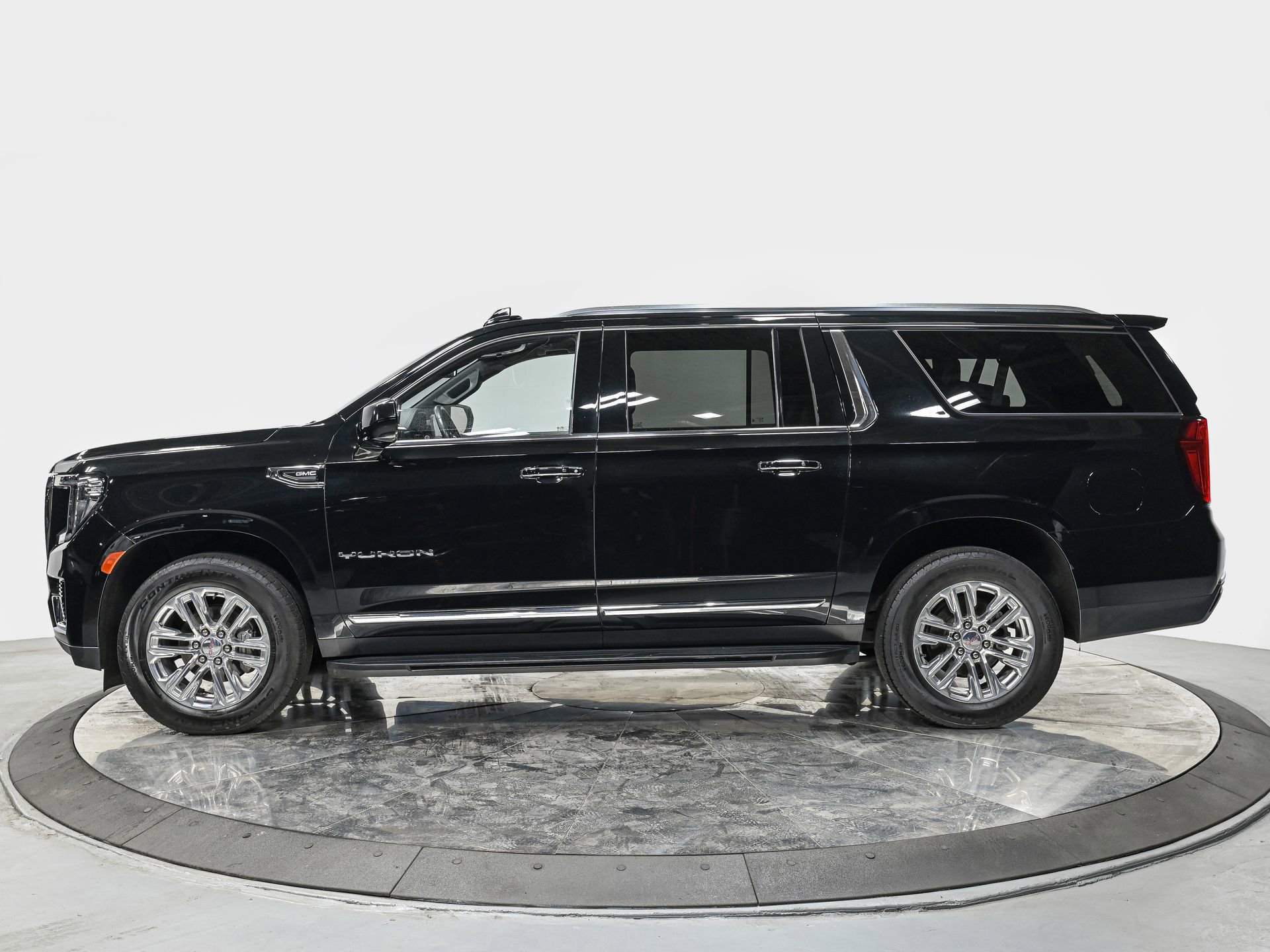 Used 2022 GMC Yukon XL SLT with VIN 1GKS2GKD1NR318342 for sale in Forest Hills, NY