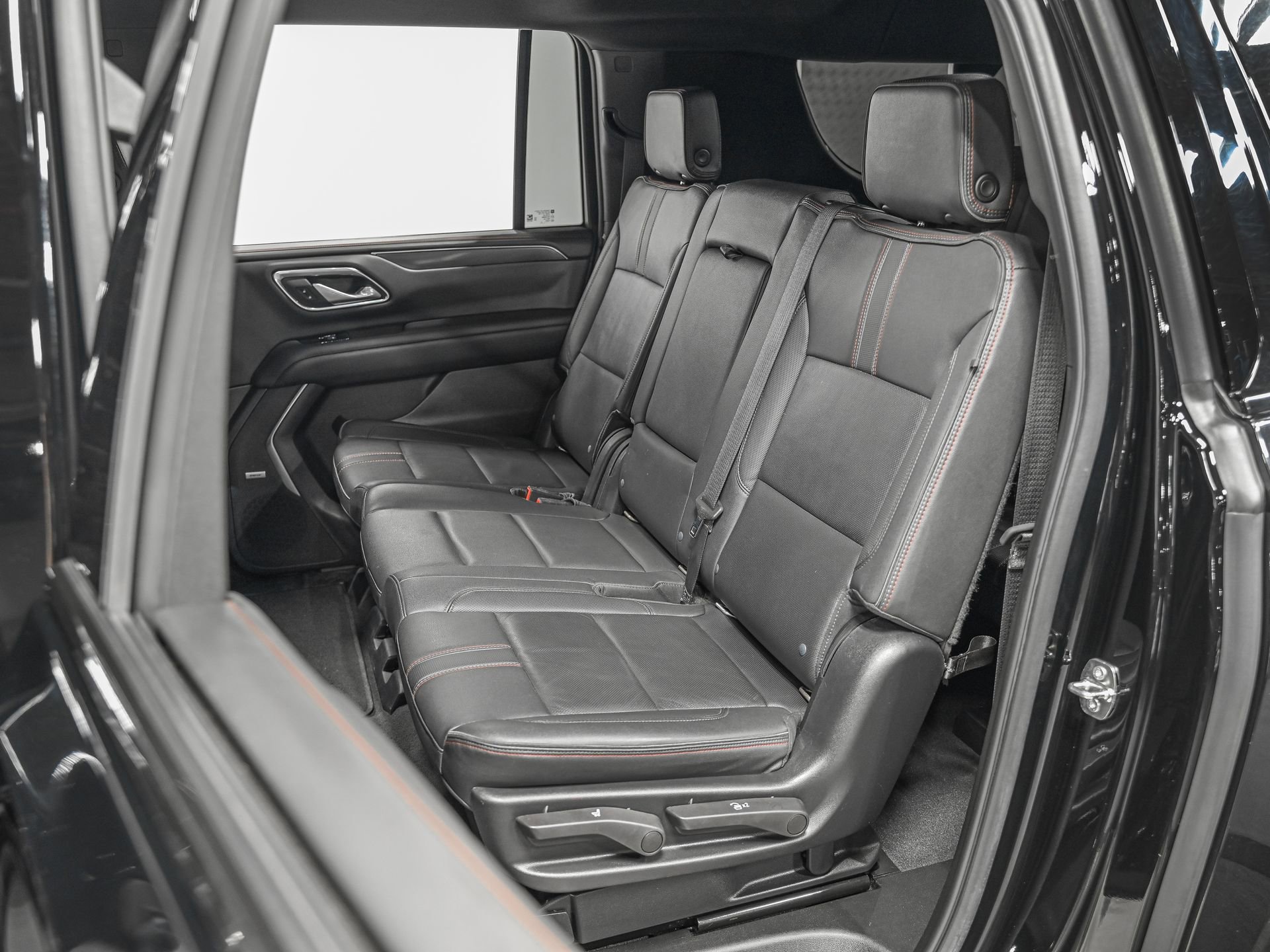 2022 Chevrolet Suburban RST - Photo 28