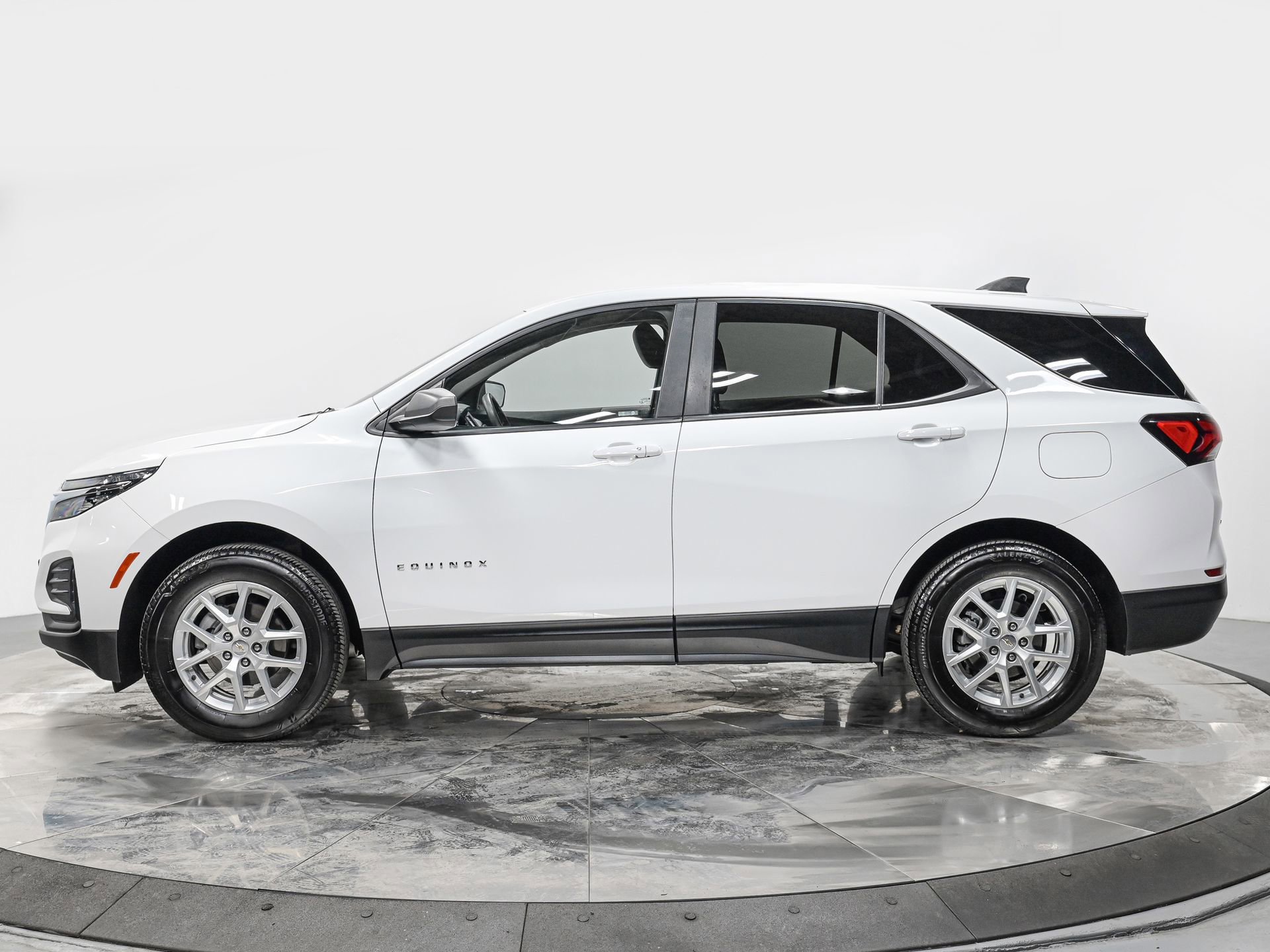 Used 2022 Chevrolet Equinox LS with VIN 3GNAXSEV7NS234093 for sale in Forest Hills, NY