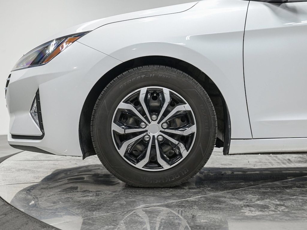 Used 2020 Hyundai Elantra SE Sedan