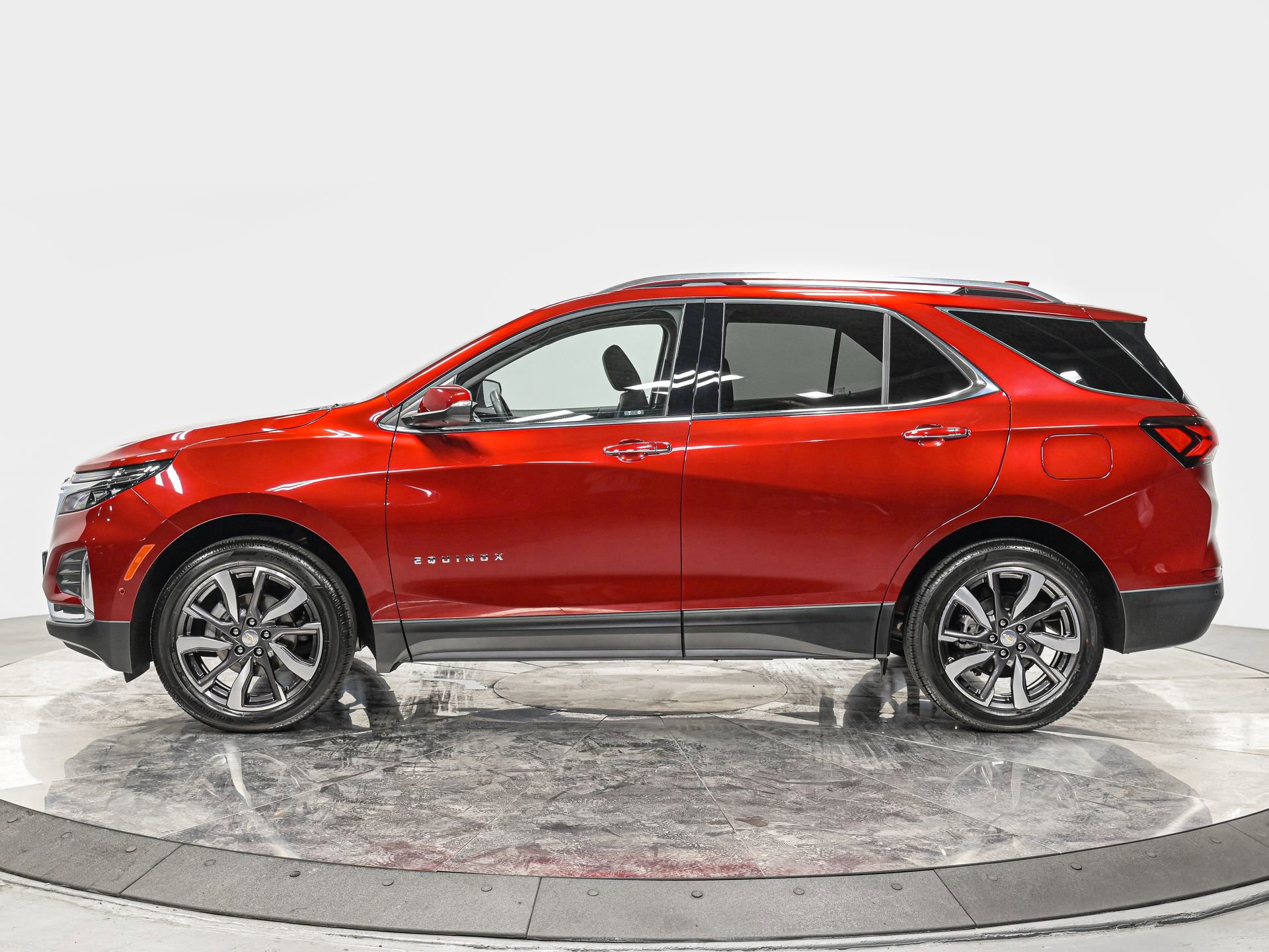Used 2022 Chevrolet Equinox Premier with VIN 2GNAXXEV4N6143875 for sale in Forest Hills, NY