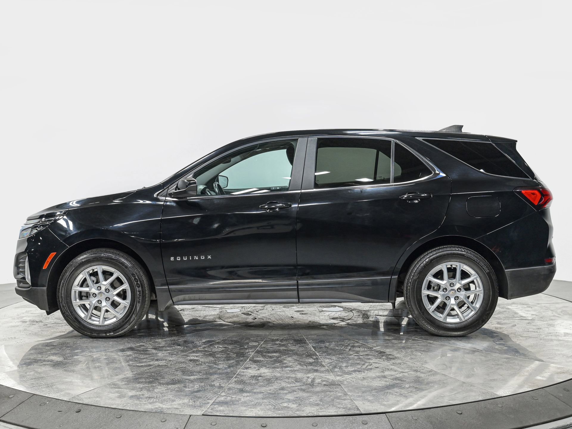 Used 2022 Chevrolet Equinox LT with VIN 3GNAXUEV9NL221058 for sale in Forest Hills, NY