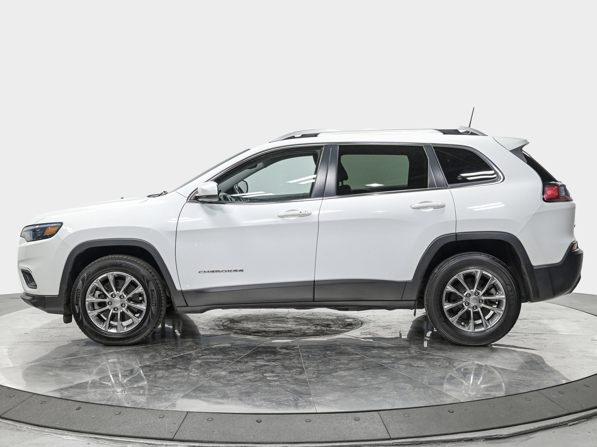 Used 2021 Jeep Cherokee Latitude Lux with VIN 1C4PJMMX8MD198755 for sale in Queens, NY